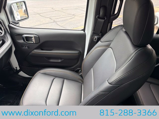 Used 2025 Jeep Wrangler Unlimited Sahara AWD/4WD image 21