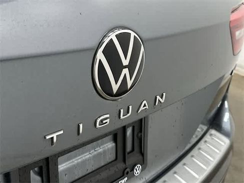 Certified 2022 Volkswagen Tiguan SE w/ Panoramic Sunroof Package image 29