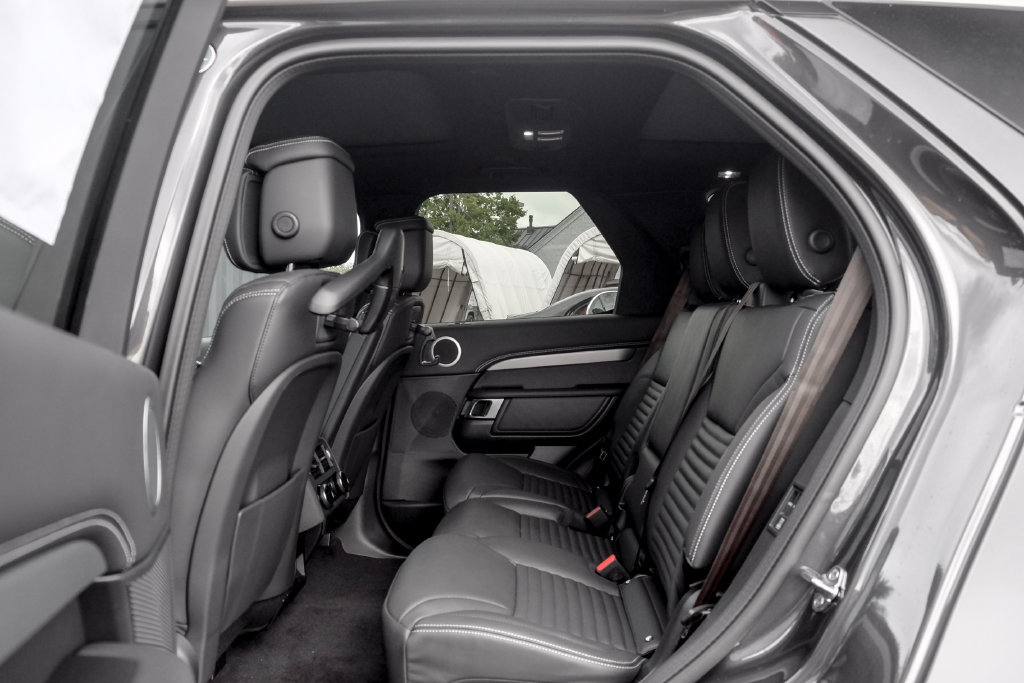 New 2026 Land Rover Discovery Limited Edition AWD/4WD image 15