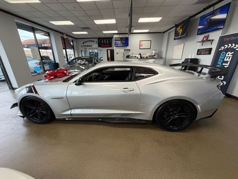Used 2018 Chevrolet Camaro SS w/ Redline Edition RWD image 10