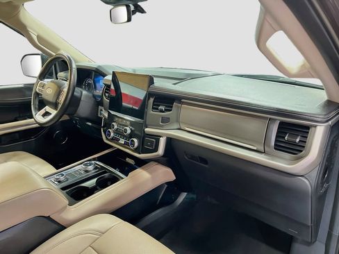 Used 2024 Ford Expedition XLT AWD/4WD image 31