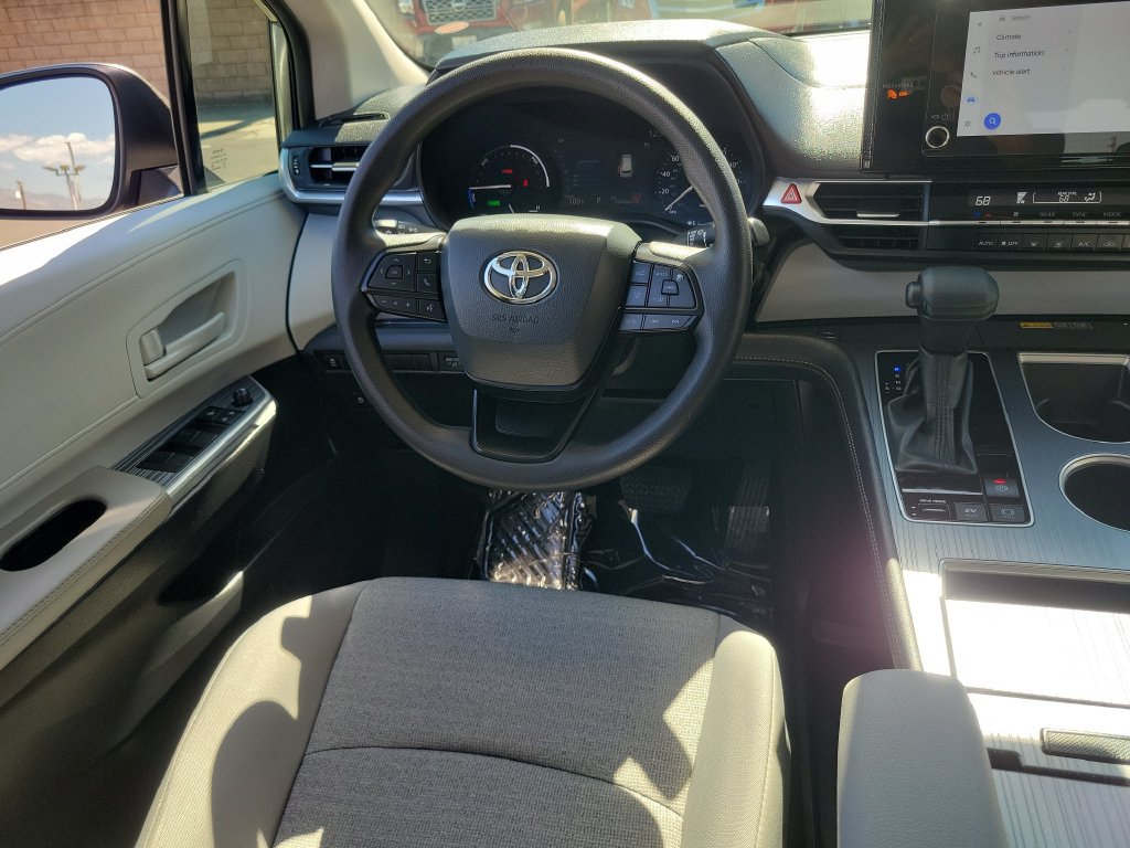 Used 2026 Toyota Sienna LE FWD image 12