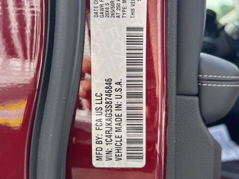 Certified 2025 Jeep Grand Cherokee L Altitude AWD/4WD image 18