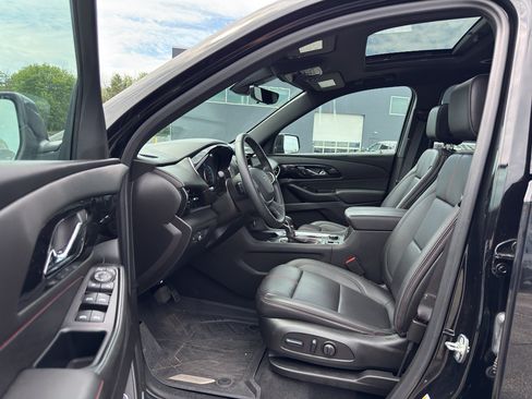 Used 2023 Chevrolet Traverse RS w/ LPO, Floor Liner Package AWD/4WD image 12