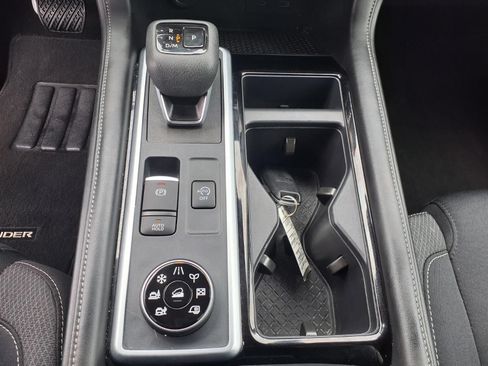 Used 2025 Nissan Pathfinder SV AWD/4WD image 10