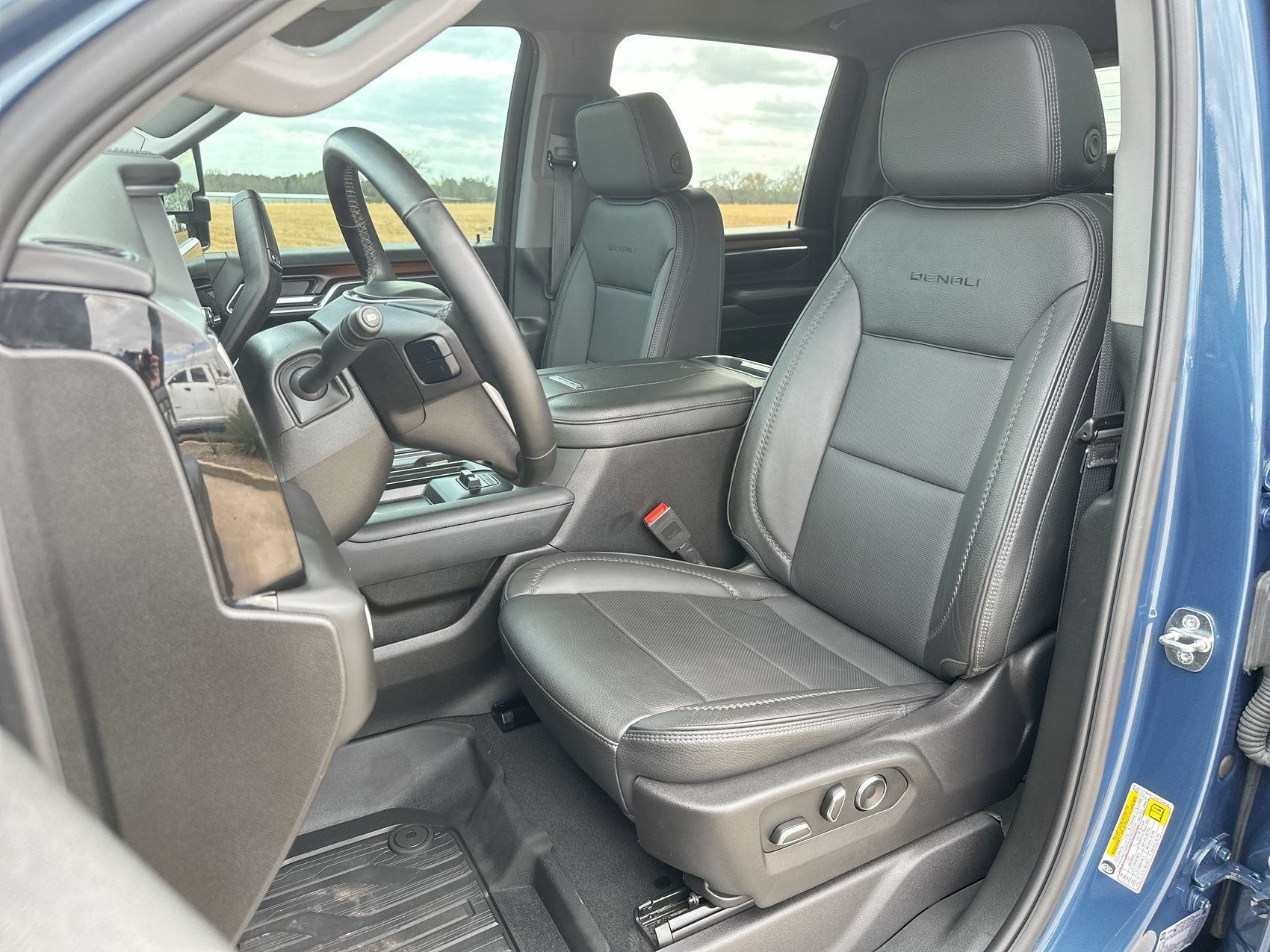 Used 2024 GMC Sierra 2500 Denali w/ Denali Reserve Package AWD/4WD image 11