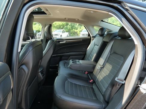 Used 2014 Ford Fusion SE w/ Equipment Group 202A FWD image 13