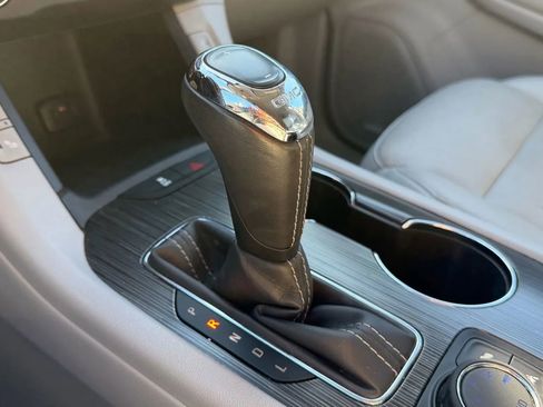 Used 2019 GMC Acadia SLT image 44