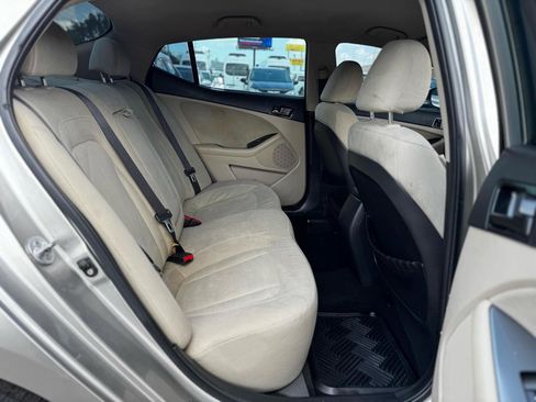 Used 2011 Kia Optima LX w/ Convenience Pkg FWD image 11