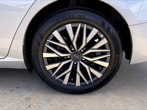 Used 2025 Nissan Altima 2.5 SV image 4