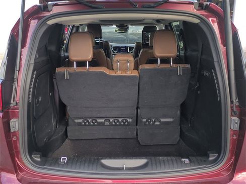 Used 2018 Chrysler Pacifica Limited w/ Tire & Wheel Group image 14