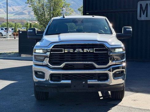 Used 2025 RAM 2500 Big Horn AWD/4WD image 3