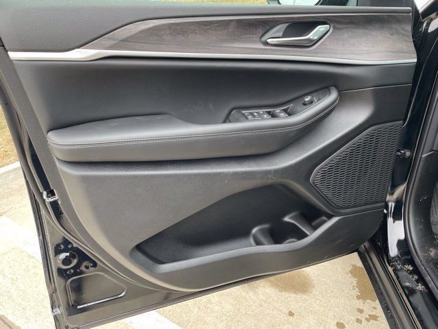 New 2026 Jeep Grand Cherokee Altitude AWD/4WD image 13
