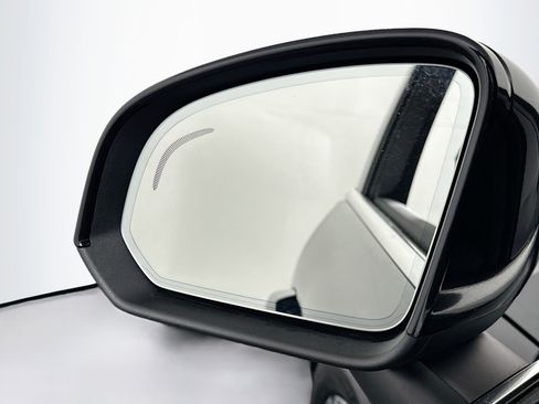 Used 2024 Volvo XC40 B5 Core image 16