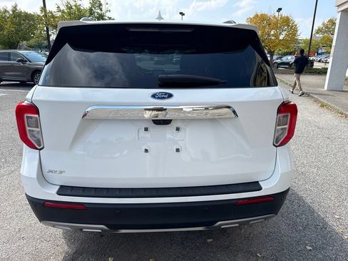 Used 2023 Ford Explorer XLT w/ Equipment Group 202A RWD image 12