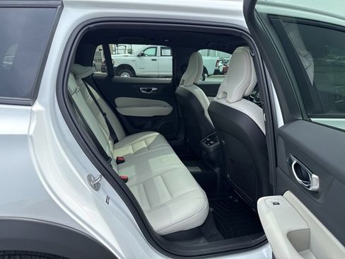 Used 2025 Volvo V60 B5 Cross Country Ultra w/ Climate Package AWD/4WD image 40
