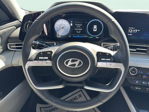 Used 2025 Hyundai Elantra Limited image 11