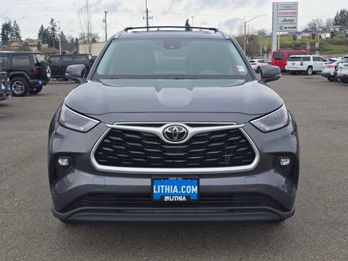 Used 2023 Toyota Highlander XLE image 8
