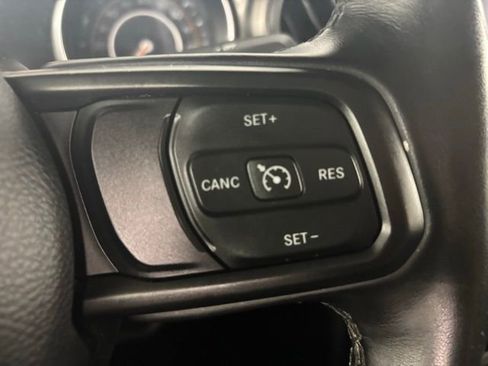 Used 2022 Jeep Gladiator Willys image 24