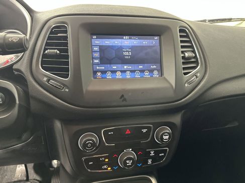Used 2019 Jeep Compass Latitude FWD image 20