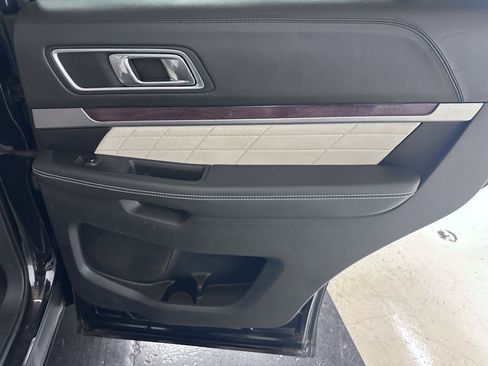 Used 2016 Ford Explorer Platinum AWD/4WD image 37