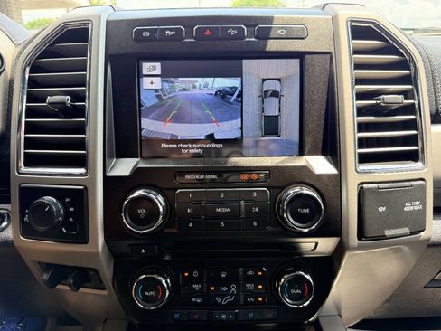 Used 2017 Ford F250 Lariat w/ Lariat Ultimate Package AWD/4WD image 28