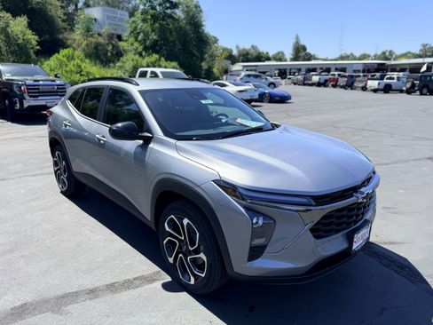 New 2026 Chevrolet Trax RS w/ Driver Confidence Package FWD image 3