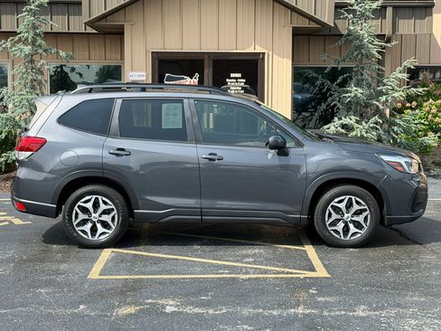 Used 2021 Subaru Forester Premium AWD/4WD image 14
