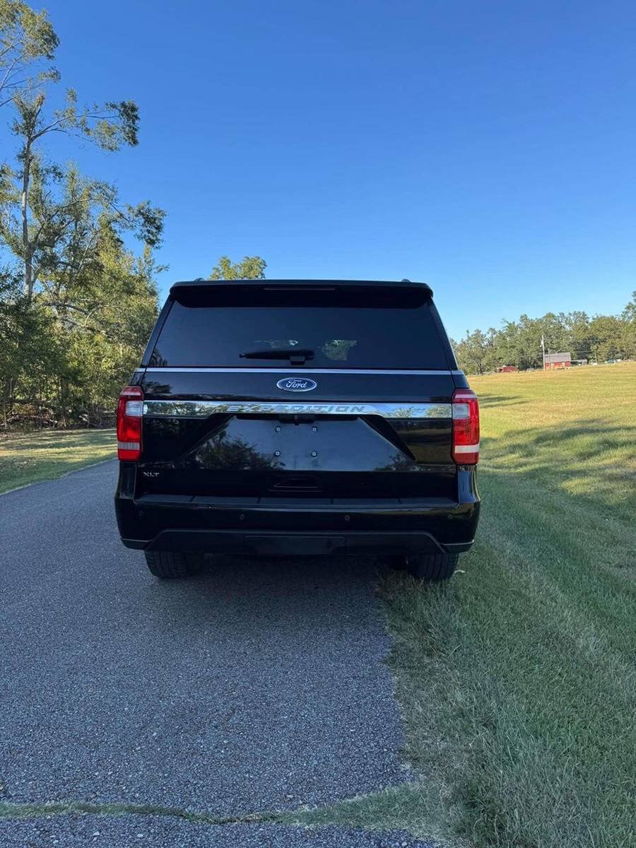 Used 2018 Ford Expedition XLT w/ Equipment Group 202A AWD/4WD image 5
