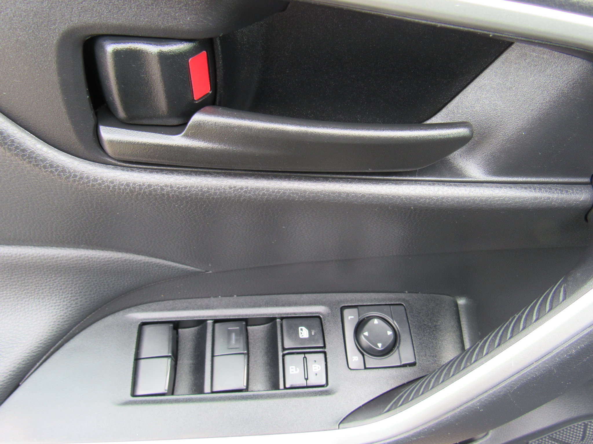 Used 2025 Toyota RAV4 LE AWD/4WD image 13