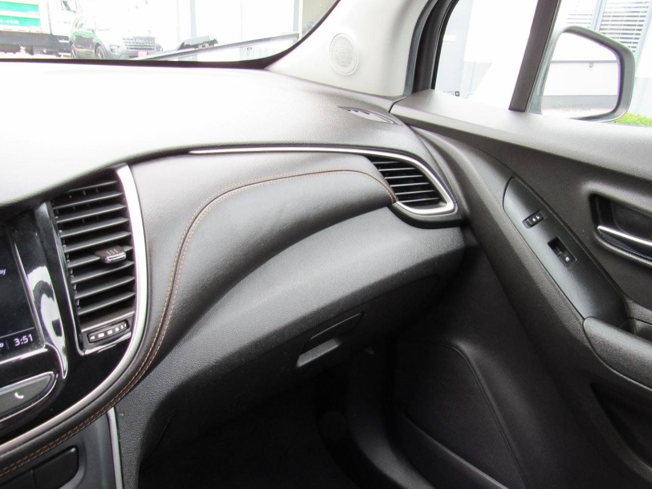 Used 2018 Chevrolet Trax LS AWD/4WD image 23