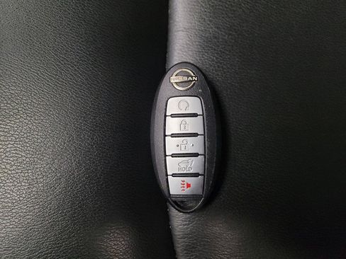 Used 2022 Nissan Pathfinder SL w/ SL Premium Package FWD image 32