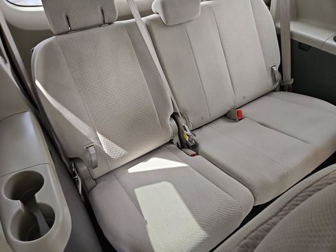 Used 2011 Toyota Sienna LE FWD image 19