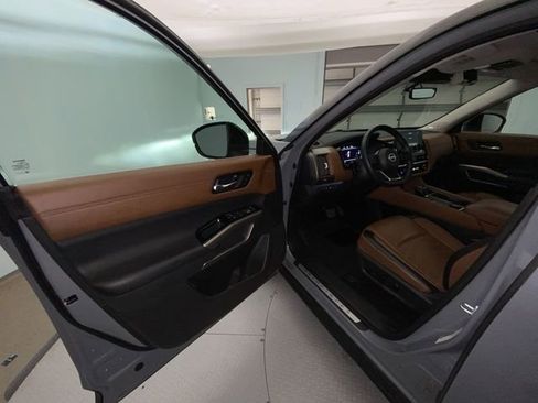 Used 2024 Nissan Pathfinder Platinum w/ Cargo Package AWD/4WD image 11