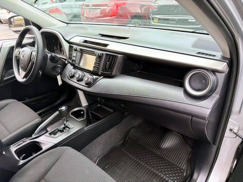 Used 2016 Toyota RAV4 LE AWD/4WD image 8