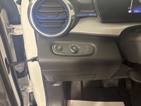 Used 2025 Chevrolet Trax LT w/ Driver Confidence Package FWD image 11