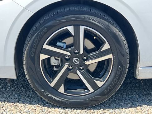 Used 2024 Nissan Sentra SV FWD image 33
