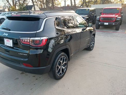 Used 2025 Jeep Compass Limited image 9