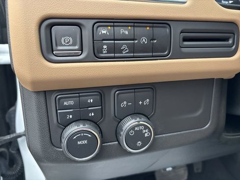 Used 2024 Chevrolet Tahoe Premier AWD/4WD image 14