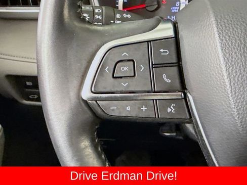 Used 2020 Toyota Highlander LE FWD image 13