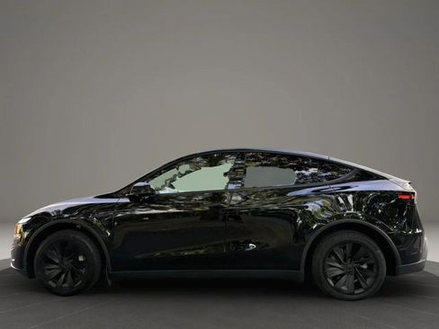 Used 2026 Tesla Model Y Long Range RWD image 11