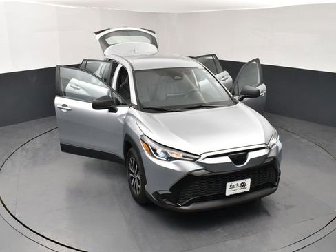 Used 2024 Toyota Corolla Cross AWD Hybrid image 25