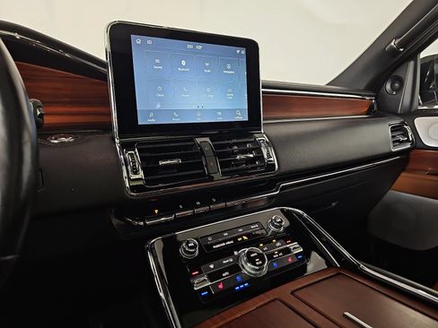 Used 2021 Lincoln Navigator Reserve w/ Luxury Package RWD image 20