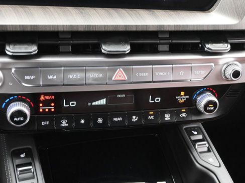 Used 2024 Kia Telluride EX w/ EX Captain's Chair Package image 20