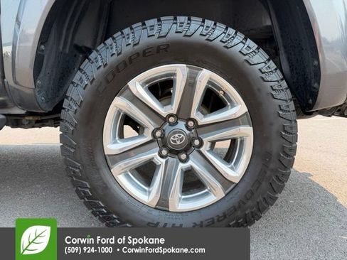 Used 2017 Toyota Tacoma Limited w/ Tow Package AWD/4WD image 9