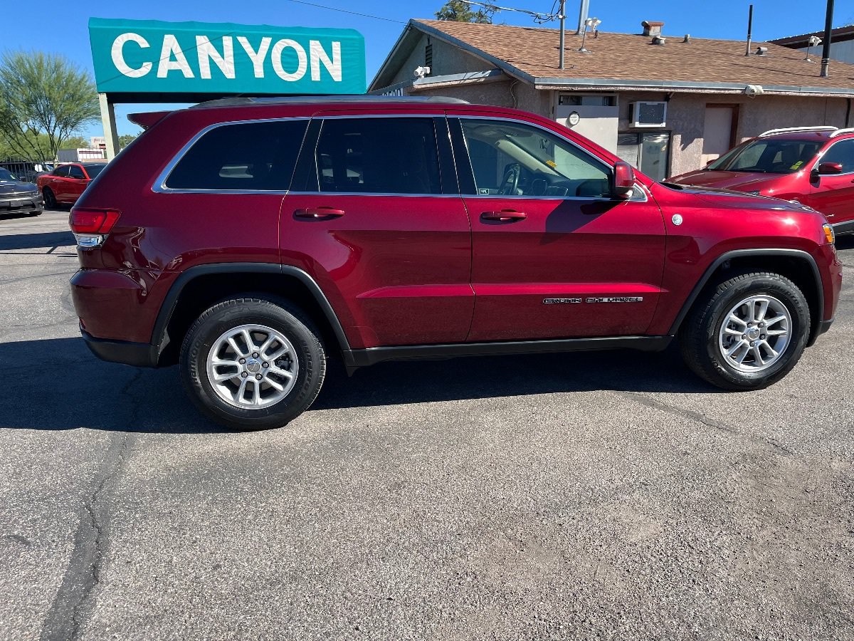 Used 2020 Jeep Grand Cherokee Laredo AWD/4WD image 3