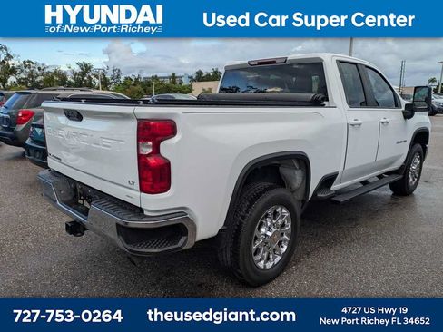 Used 2024 Chevrolet Silverado 2500 LT RWD image 2