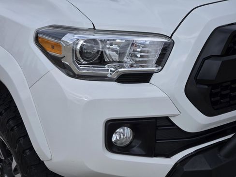 Used 2017 Toyota Tacoma TRD Sport AWD/4WD image 34