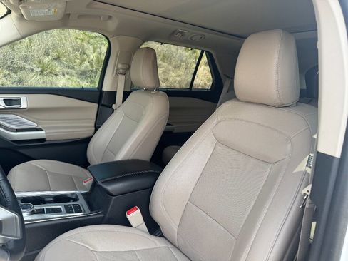 Used 2023 Ford Explorer Limited w/ Limited Technology Package RWD image 12