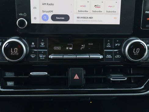 Used 2023 Toyota Highlander XLE image 32